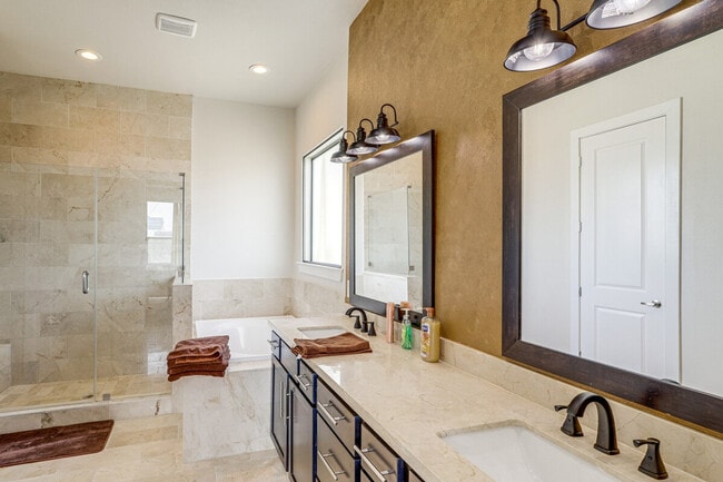 Building Photo - 1613 Bonner St