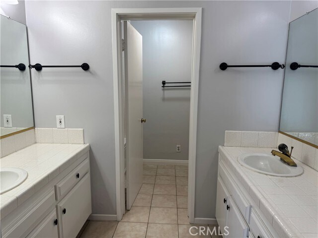 Building Photo - 996 W Huntington Dr