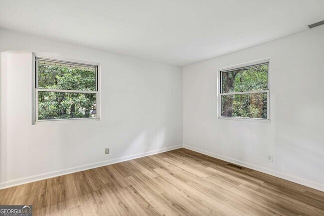 Building Photo - 3705 Donaldson Dr NE