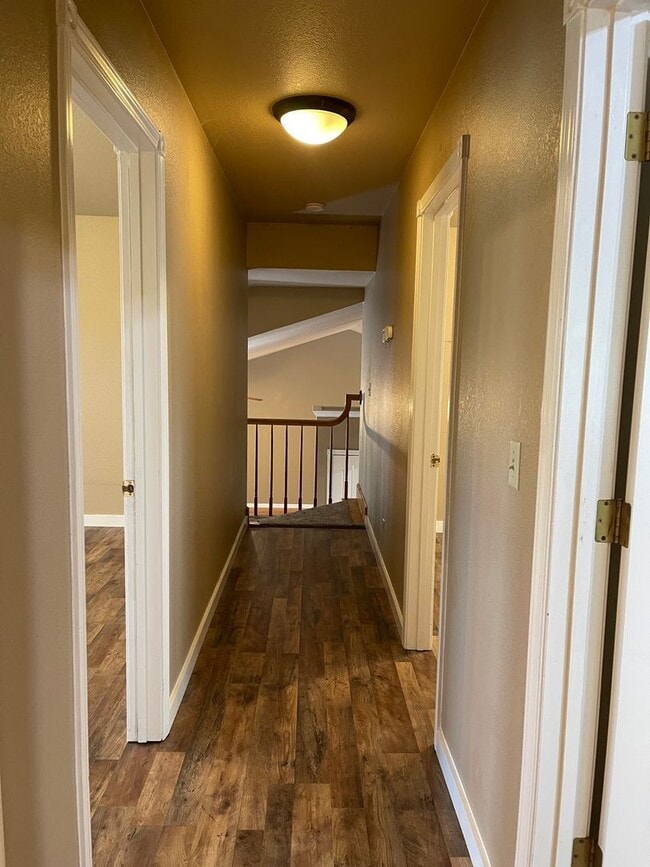 Building Photo - COUNTRY OAKS SUBDIVSION LARGE 3 BED 2 BATH...