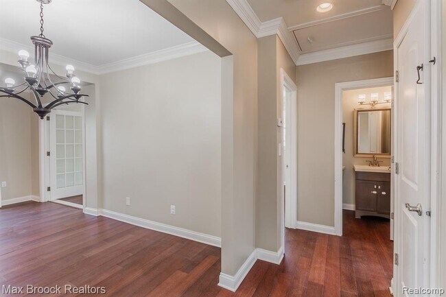 Building Photo - 1610 Yosemite Blvd