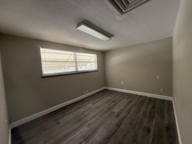 Building Photo - 400 Metcalf Ct