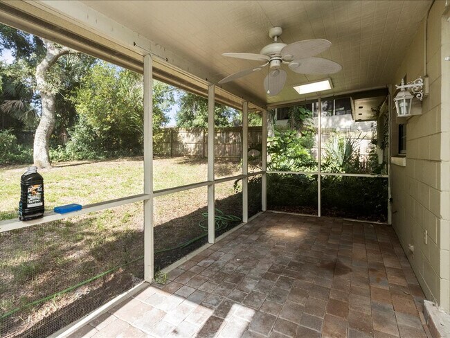 Building Photo - Single Family Pool Home Excellent Location