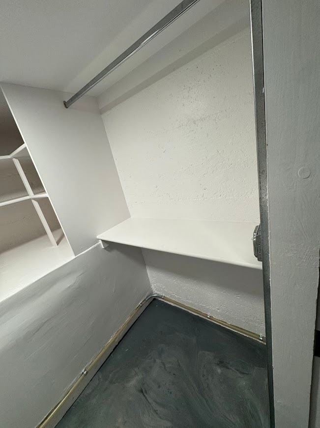 Walk-in Closet - 141 W 200 N