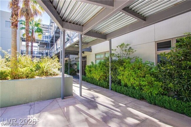 Building Photo - 8925 W Flamingo Rd