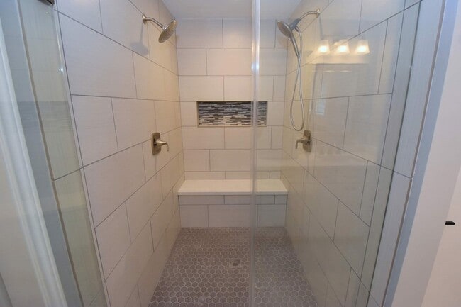 Building Photo - 10802 Meadow Lake Ln