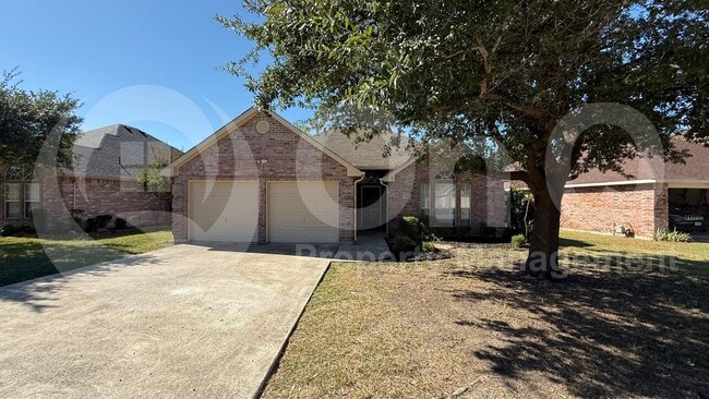 Primary Photo - 205 Larkspur Dr