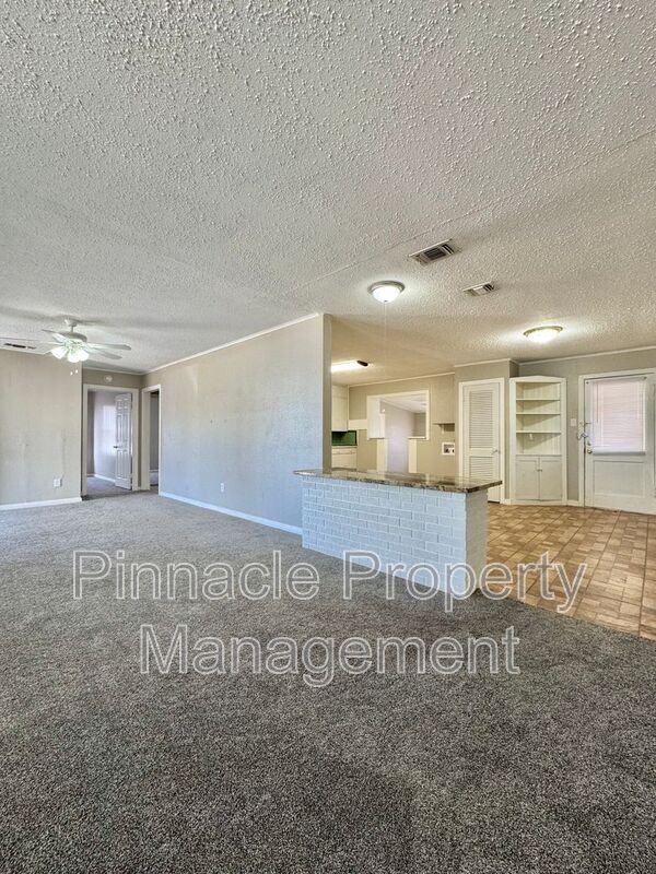 Building Photo - 2013 Koberlin St