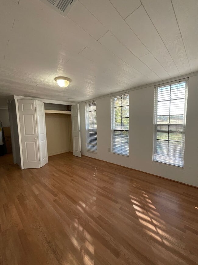 Building Photo - 623 NW 2nd St