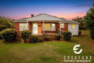 Building Photo - 3 Bedroom, 1 Bath with Fresh and Modernize...