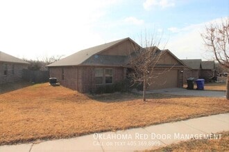 Building Photo - 816 Accipiter St