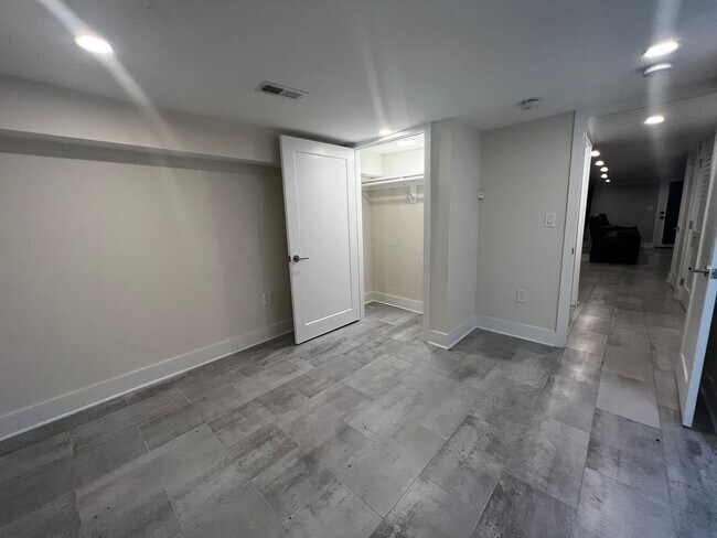 Building Photo - Lavish 5 BR/4 BA Townhome in Petworth!