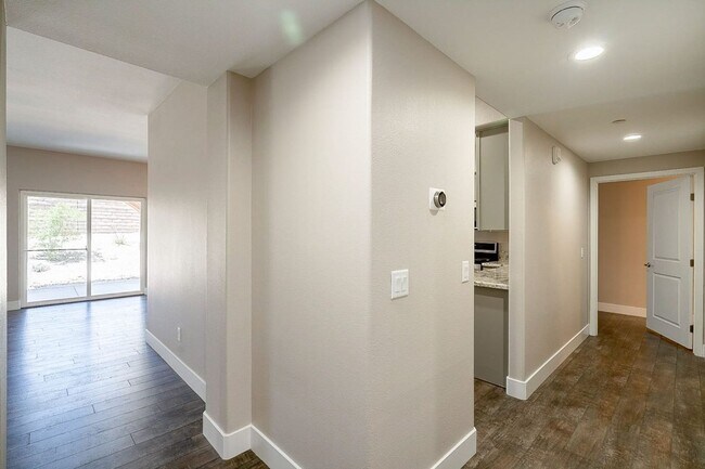 Building Photo - 845 Pantara Pl