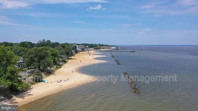 Building Photo - 961 Bryant Ave