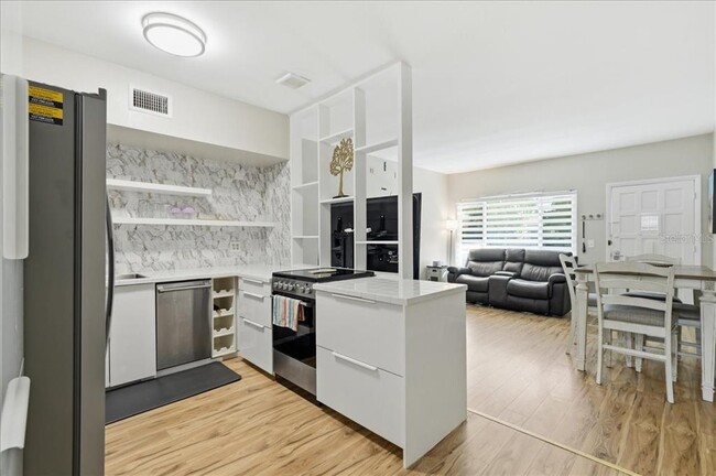 Building Photo - 2400 Franciscan Dr