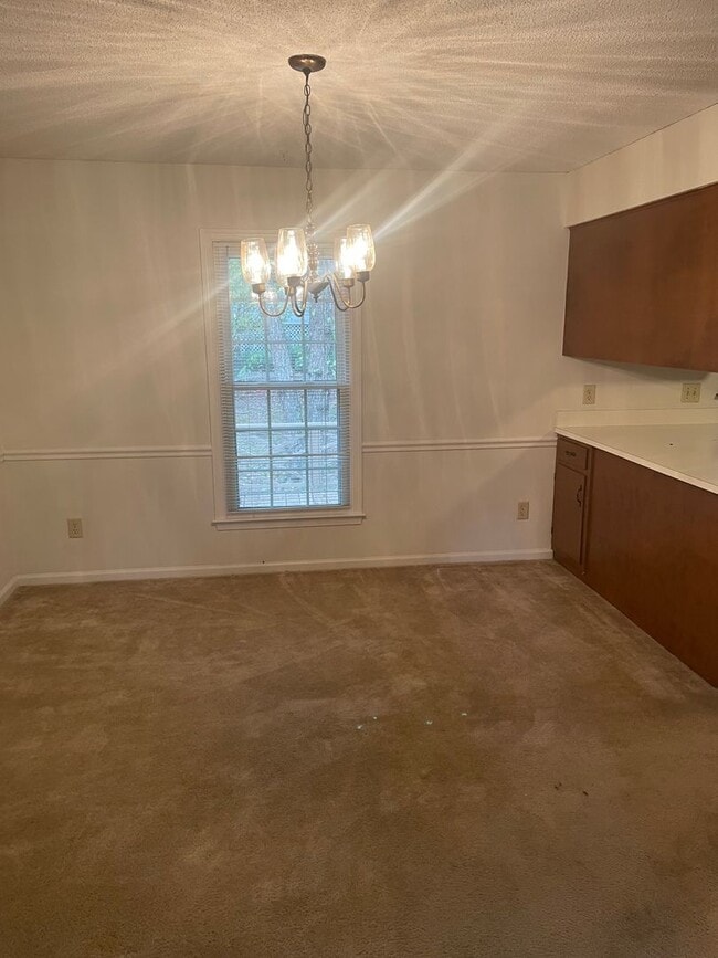 Building Photo - 3 Bedroom, 2 Bathroom house