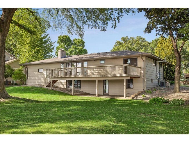 Building Photo - 1303 Crystal Lake Rd E