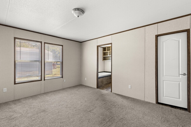 Building Photo - 21 Clear Creek