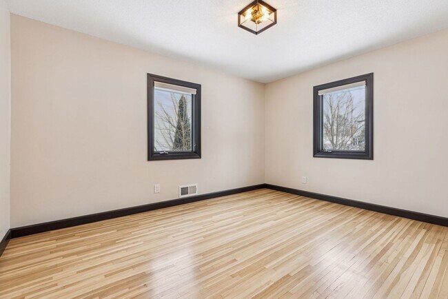 Building Photo - Gorgeous Like New Remodeled Edina Beauty w...