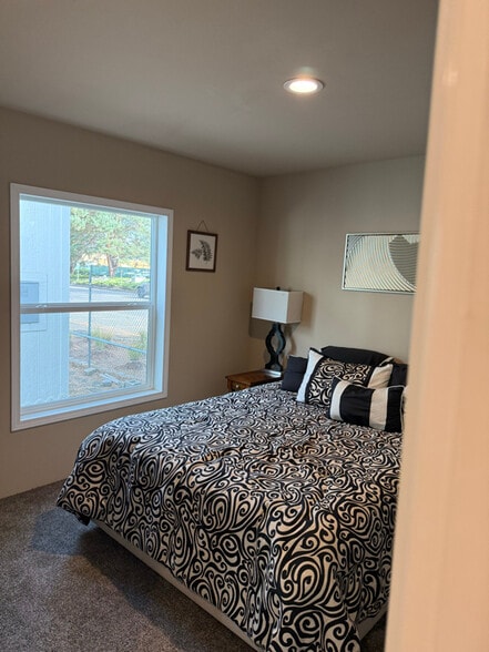 Building Photo - 727 A St