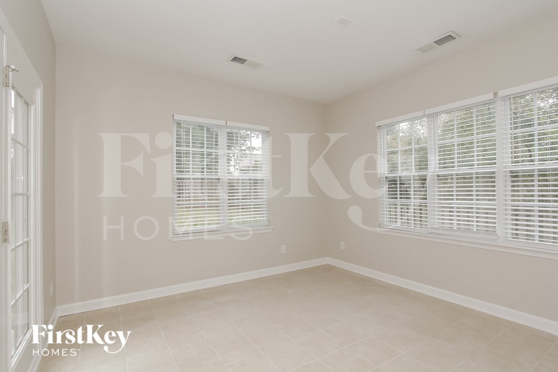 Building Photo - 240 Golden Valley Dr