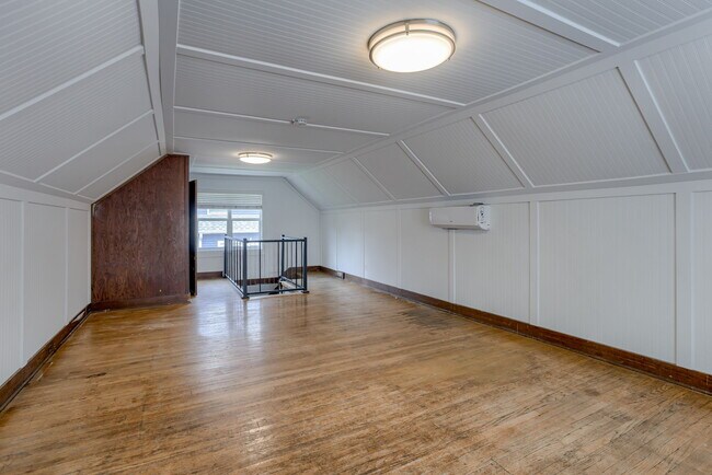 Building Photo - 2347 S 33rd St