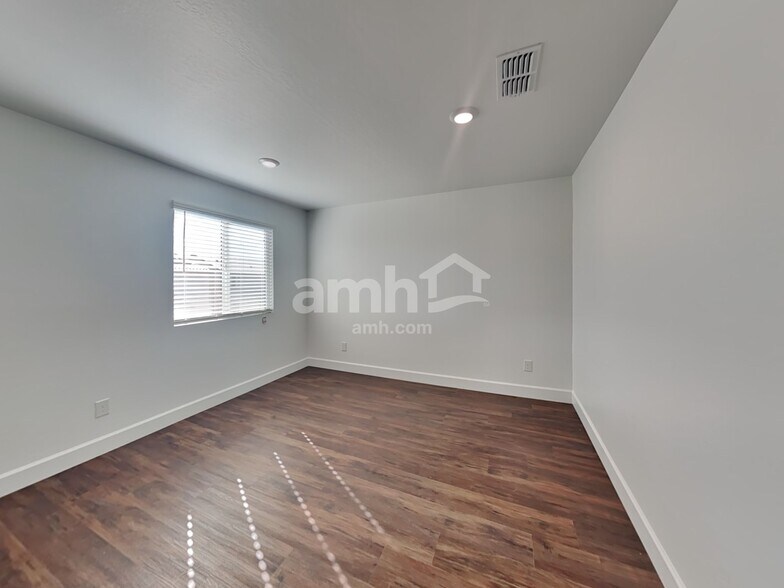 Building Photo - 17151 W Townley Ave