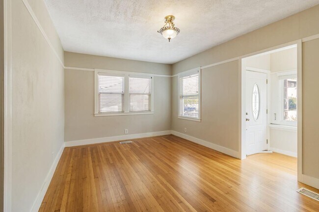 Building Photo - 4431 Penniman Ave