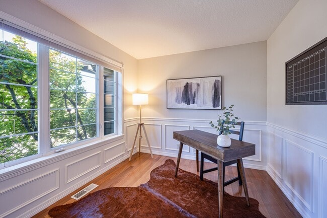 Building Photo - BEAUTIFUL 5 Bedroom Home in the Sought-After Hillshire Estates of Bull Mountain