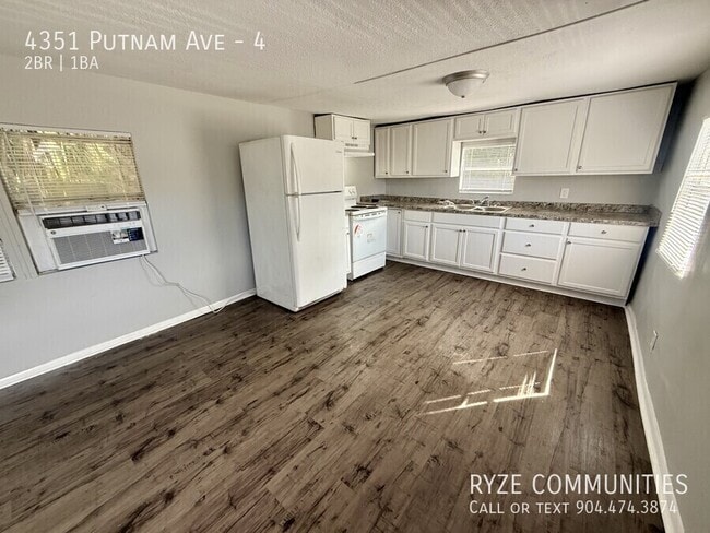 Building Photo - 4351 Putnam Ave