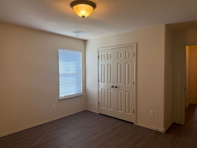 Building Photo - Welcome to your beautiful 3 bedroom home in the Battle Creek golf community!