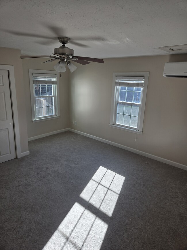 Building Photo - 5 Spaulding Ln