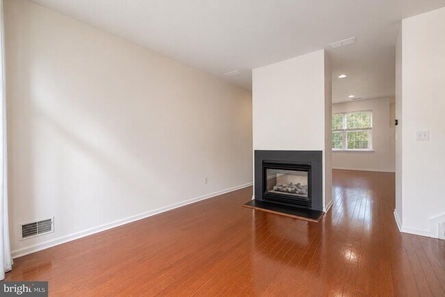 Building Photo - 12 Scarlet Oak Dr