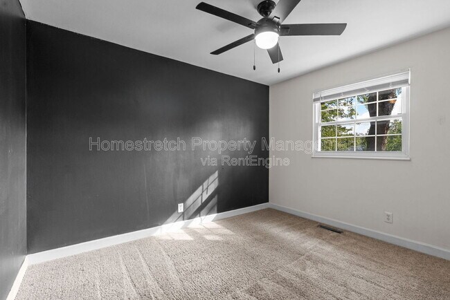 Building Photo - 235 Midland Dr