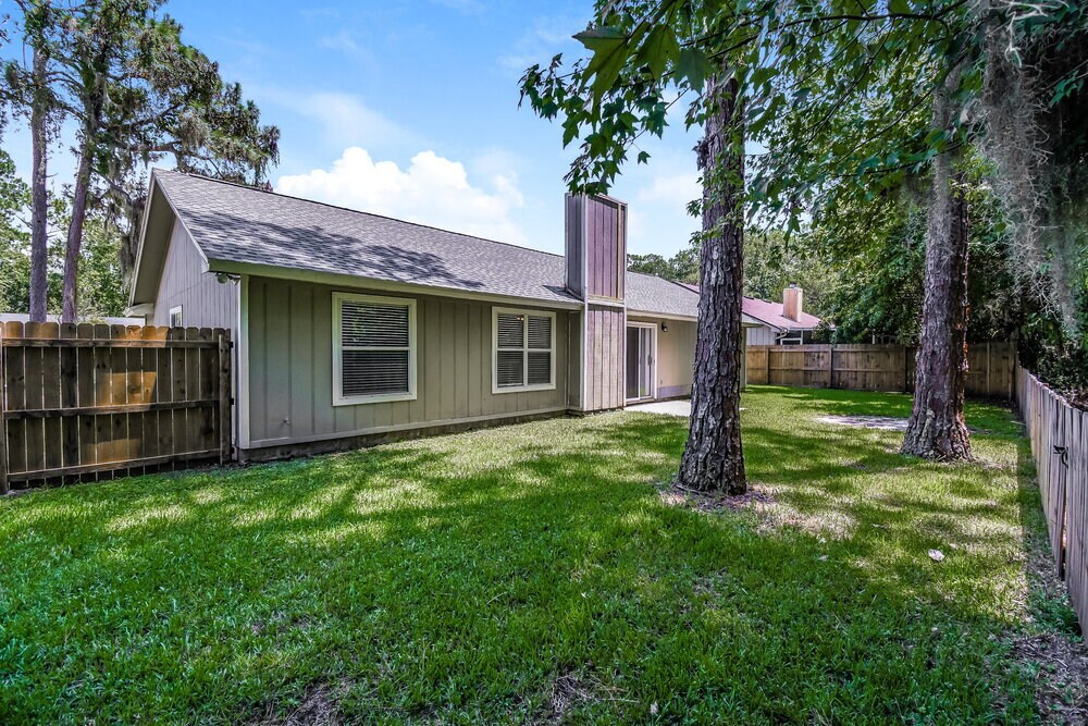 Building Photo - 465 Oldfield Dr