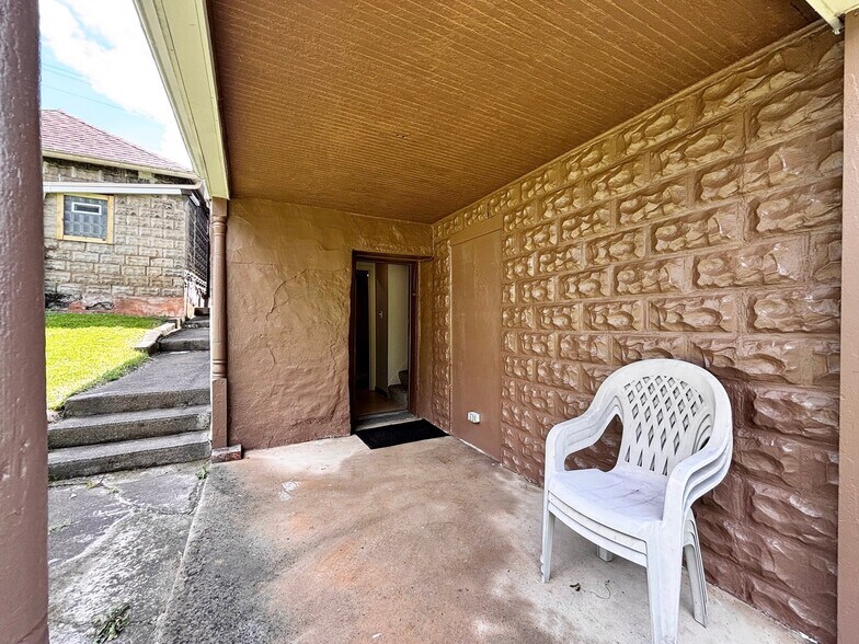 Building Photo - 553 Foundry St