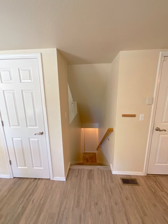 Building Photo - 3 Bedroom Home Available Near Milton E Pro...
