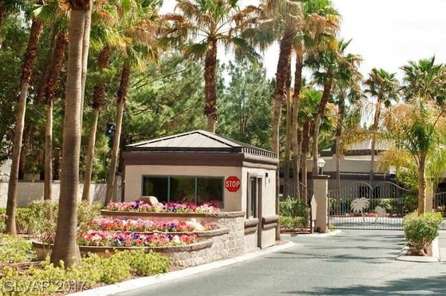 Building Photo - ? Wonderful 1-Bedroom Condo with Garage & ...