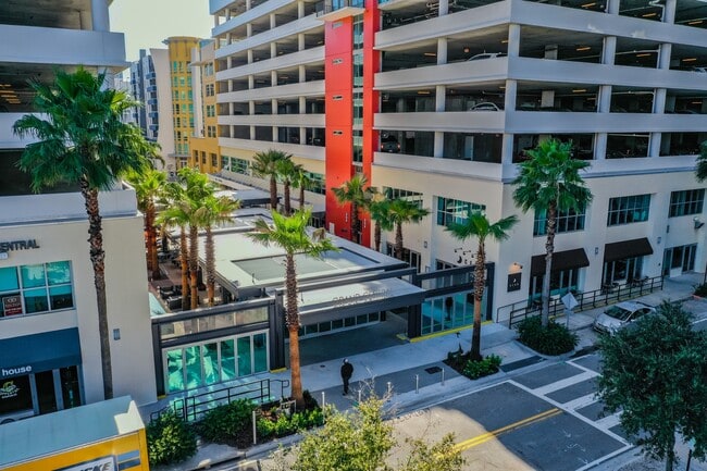 Building Photo - 1120 E Kennedy Blvd