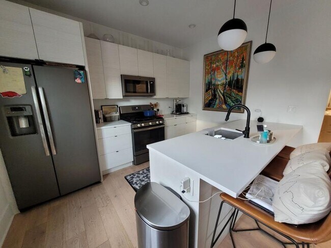 Building Photo - 2 bedroom in Chicago IL 60640