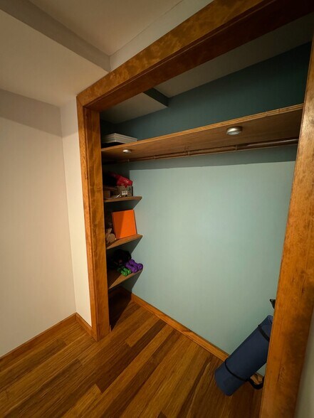 Building Photo - 634 NE 28th Ave