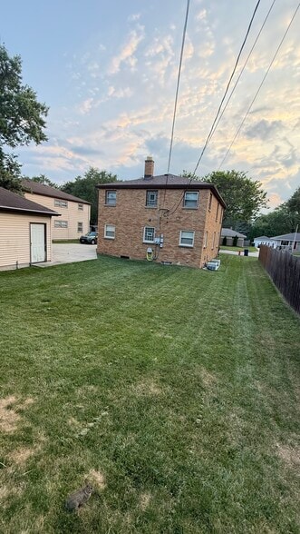 Building Photo - 2534 S 96th St