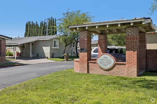 Building Photo - Newell Manor