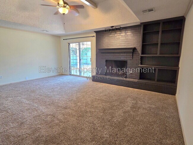 Building Photo - 1204 SW 128th St