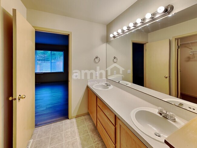 Building Photo - 20507 193rd Avenue Ct E