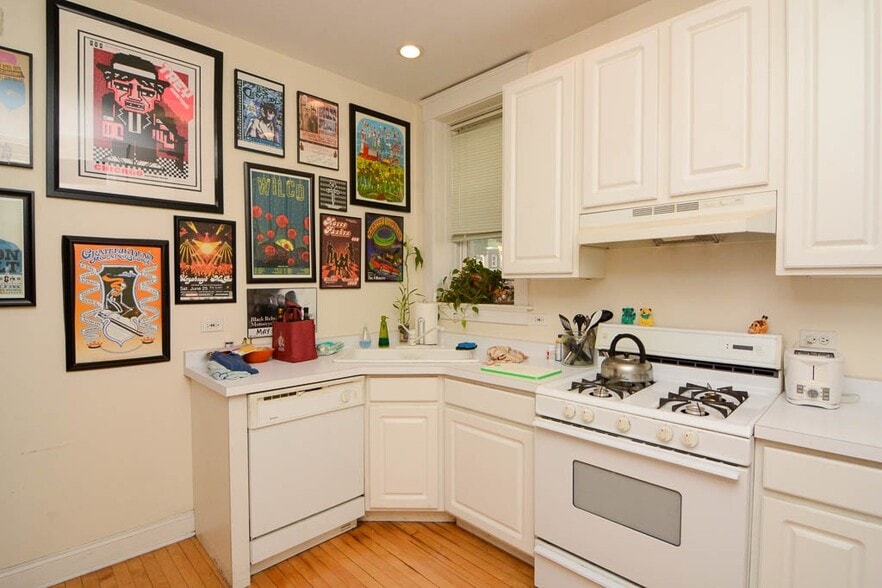 Building Photo - 1250 W Rosedale Ave