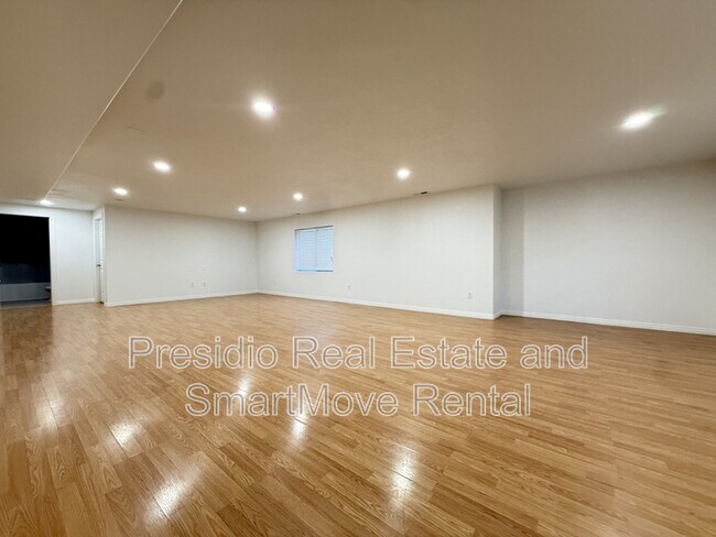 Building Photo - 6248 S High Bluff Dr