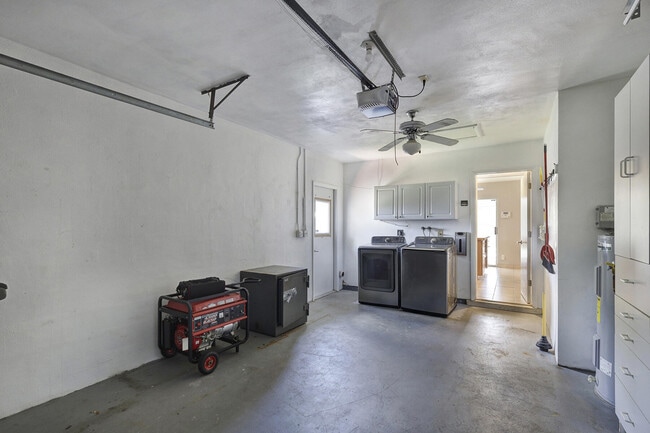Building Photo - 800 SW 12th Ave