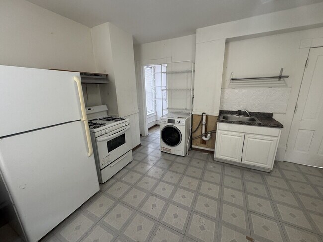 Building Photo - Upper level 3-Bed Duplex with Hardwood Elegance & 2 Baths in North Minneapolis!