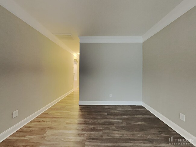 Building Photo - 302 Bronze Dr